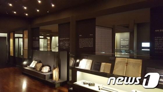 본문 이미지 - '영건(營建), 조선 궁궐을 짓다' 특별전 전경 ⓒ News1