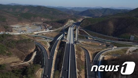 본문 이미지 - 상주~영덕간 고속도로/사진제공=경북도 ⓒ News1
