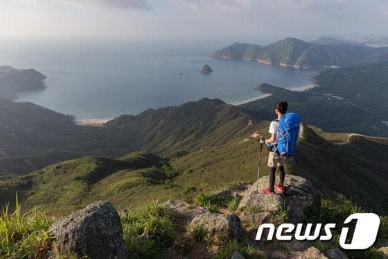 본문 이미지 - 국토의 70%는 녹지로 이루어진 홍콩.(이미지제공=Kelvin Yuen 작가)ⓒ News1