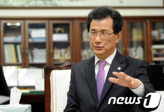 본문 이미지 - 이시종 충북지사 ⓒ News1 김용빈 기자