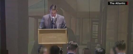 본문 이미지 - 미국의 백인 민족주의와 연관된 '알트라이트'(대안우파) 창시자인 리처드 스펜서가 6일(현지시간) 텍사스 A&M대학에서 강연을 했다. ⓒ 뉴스1