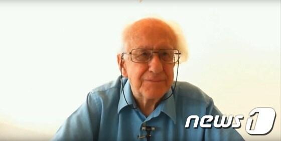 본문 이미지 - 노르웨이 출신의 저명한 사회학자 요한 갈퉁(86) 하와이대 교수. (출처 : 갈퉁 인스티투트) ⓒ News1