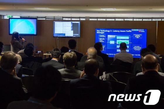 본문 이미지 - 국제전기통신연합(ITU) 본부에서 열린 5G 이동통신 관련 회의 모습.  (사진제공=KT) ⓒ News1