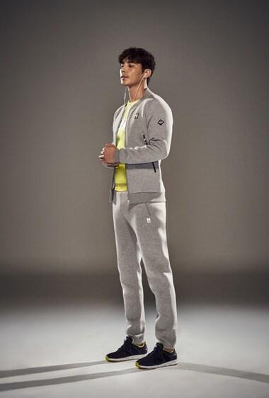 본문 이미지 - 엠리밋 ‘네오 트랙수트’ ⓒ News1