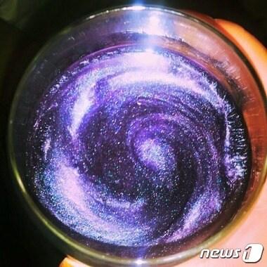 본문 이미지 - 일명 '은하수 술'로 불리는 ‘비니큐 와인’ (인천본부세관 제공) ⓒ News1