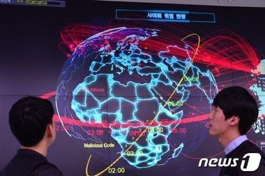 본문 이미지 - 한국인터넷진흥원(KISA) 내 인터넷침해대응센터 종합상황실. ⓒ News1 손형주 기자