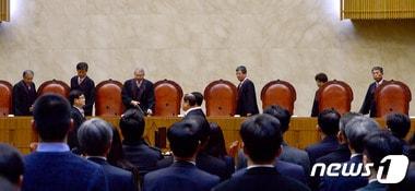 본문 이미지 - 대법원 대법정 전경/뉴스1 ⓒ News1 임경호 기자