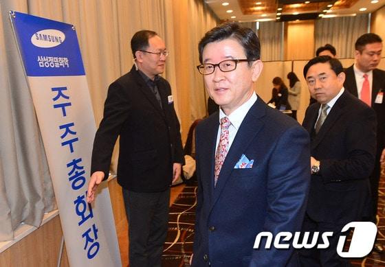 본문 이미지 - 성인희 삼성정밀화학 사장이 29일 오전 서울 강남구 한국과학기술회관에서 열린 제52기 정기주주총회에 참석하고 있다. 삼성정밀화학은 롯데그룹에 매각됨에 따라 이날 주총을 통해 회사명을 '롯데정밀화학'으로 변경한다. 2016.2.29/뉴스1 ⓒ News1 구윤성 기자