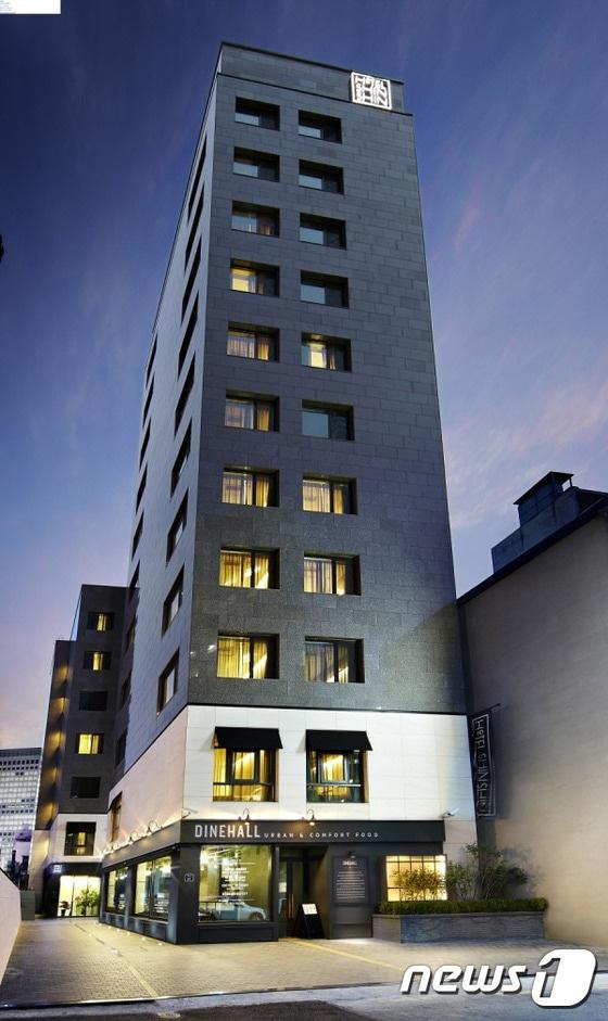 본문 이미지 - 신신호텔이 2016 트래블러즈 초이스 호텔 어워드에서 수상의 기쁨을 안았다. (신신호텔 제공) ⓒ News1 travel