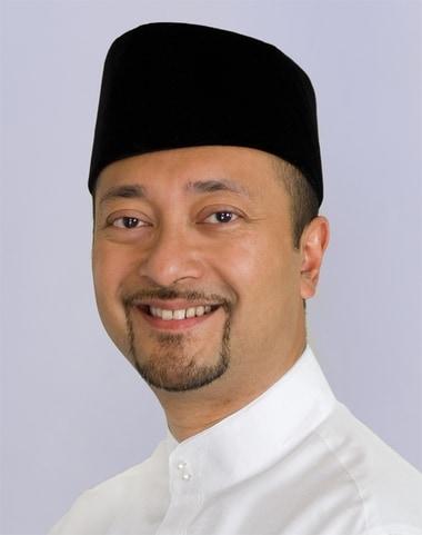 본문 이미지 - 마하티르 모하메드 전 총리(1981~2003년 집권)의 아들로 집권당 소속인 무크리즈 마하티르가 다수 의원의 지지를 받지 못한다는 이유로 당내 퇴진 압박을 받다 케다주 총리직에서 물러났다. ⓒ News1