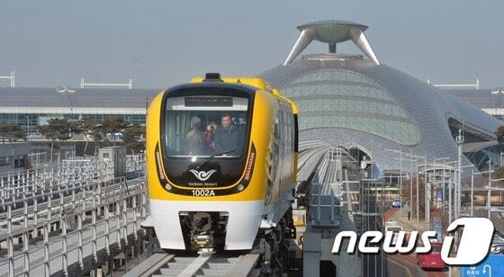 본문 이미지 - 지난 2016년 2월 3일 인천국제공항 자기부상열차가 개통됐다. 2016.2.3/뉴스1 ⓒ News1 송원영 기자