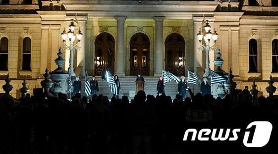 본문 이미지 - 지난 해 12월 미시간에서 사타니스트 템플이 연 행사 모습. (출처=페이스북)ⓒ News1