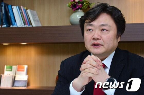 본문 이미지 - 백종우 중앙심리부검센터장이 11일 오후 서울 강남구 세종로 중앙심리부검센터에서 뉴스1과 인터뷰를 가지고 있다./뉴스1 ⓒ News1 임경호 기자