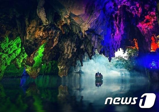 본문 이미지 - 하나투어가 2016년 특별한 여행을 위해 출시한 <귀주성 전세기 상품>을 하나투어리스트에서 판매한다. 사진은 용궁.(하나투어리스트 제공)ⓒ News1travel