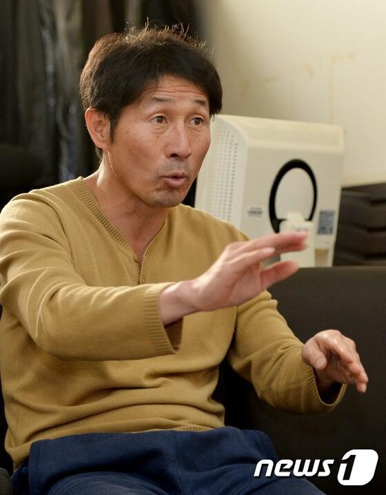 본문 이미지 - 수원FC가 오는 19일 성남FC를 상대로 클래식 첫 홈 경기를 갖는다. 조덕제 감독은 이 경기를 위해 전력을 숨기고 있다. ⓒ News1