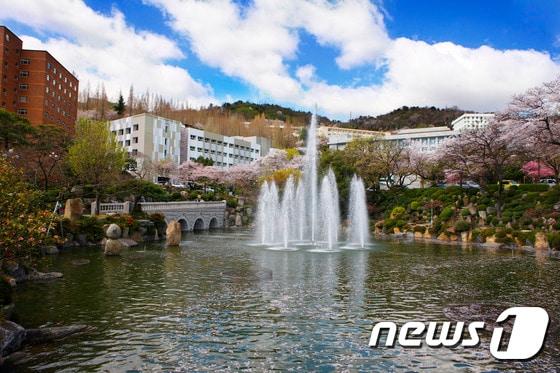 본문 이미지 - 경남대학교 월영지 전경(경남대학교 제공). 2016.3.18./뉴스1 ⓒ News1 남경문 기자