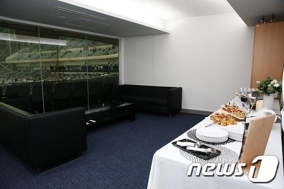 본문 이미지 - 고척스카이돔 스카이박스의 모습. (넥센 히어로즈 제공). ⓒ News1