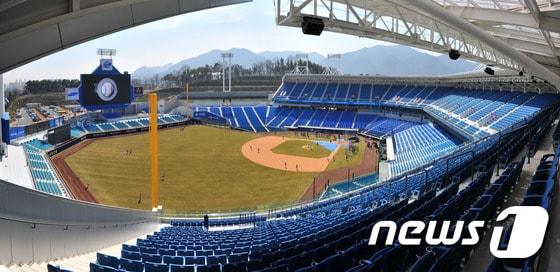 본문 이미지 - 22일 대구 삼성 라이온즈파크에서 2016 프로야구 시범경기 삼성 라이온즈와 LG 트윈스의 경기가 열린다. 2016.3.22/뉴스1 ⓒ News1 최창호 기자