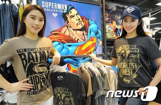본문 이미지 - 홈플러스가 영화 '배트맨 대 슈퍼맨'의 캐릭터 티셔츠를 판매한다. 사진제공=홈플러스 ⓒ News1