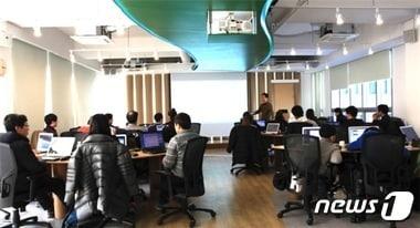 본문 이미지 - 공공데이터창업센터 오픈스퀘어-D 협업공간(행정자치부 제공)ⓒ News1