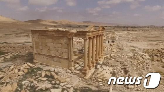 본문 이미지 - 폐허로 변한 시리아 고대도시 팔미라. ⓒ AFP=뉴스1