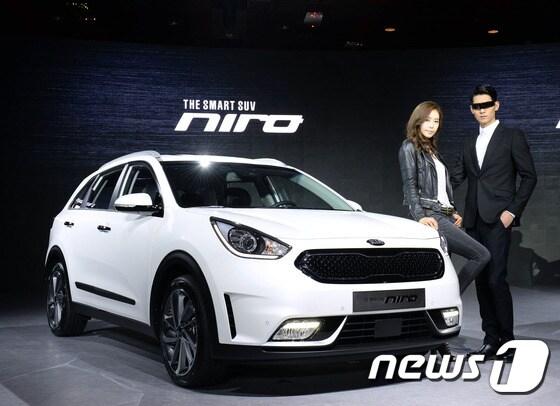 본문 이미지 - 기아차 하이브리드 소형 SUV '니로'. ⓒ News1