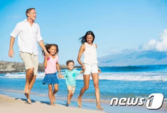 본문 이미지 - 아이와 함께 나들이하기 좋은 봄 시즌이 되면서, 엄마·아빠와 아이가 함께 즐길 수 있는 놀이용으로 유아 놀이용 전동차 소비율이 높아지고 있다. (라루스 제공)ⓒ News1travel