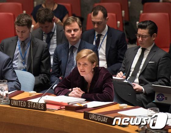 본문 이미지 -  유엔 안전보장이사회 회의에서 사만다 파워 주유엔 미국대사가 발언하는 모습. ⓒ AFP=뉴스1