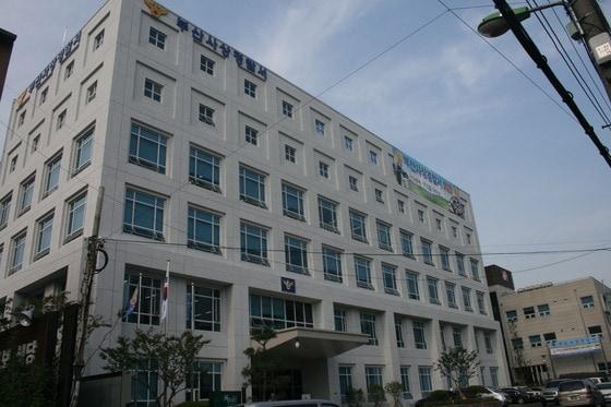 본문 이미지 - 단백질 함량이 10배 이상 적은 헬스 보충제를 불법으로 제조·판매한 업자들이 경찰에 붙잡혔다.     (부산사상경찰서 제공)ⓒ News1