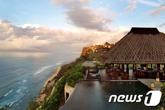 본문 이미지 -  불가리 리조트는 발리 전통 스타일과 이탈리아 현대 디자인이 조화를 이룬 것이 특징이다. (허니문리조트 제공) ⓒ News1 travel