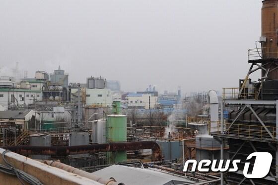 본문 이미지 - 코스모화학 인천공장. ⓒ News1