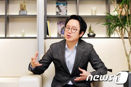 본문 이미지 - 31일 제주시 연동 롯데면세점에서 김주남 롯데면세점 제주점 대표이사가 뉴스1과 인터뷰를 하고 있다.2016.3.31/뉴스1 ⓒ News1 이석형 기자