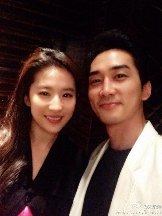 본문 이미지 - 송승헌 웨이보 ⓒ 뉴스1