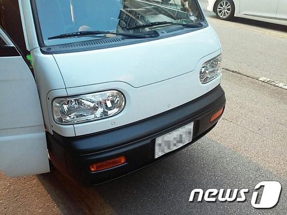 본문 이미지 - 이마트 배송차량. 흰색번호판임을 알 수 있다.ⓒ News1