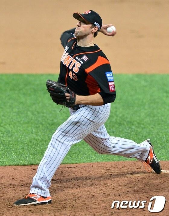 본문 이미지 - 조쉬 린드블럼. 2016.4.1/뉴스1 ⓒ News1 손형주 기자