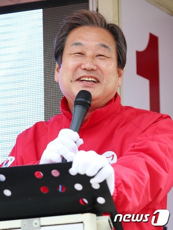 본문 이미지 - 김무성 전 새누리당(현 자유한국당) 대표 2016.4.12/뉴스1 ⓒ News1 오대일 기자