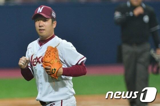 본문 이미지 - 올 시즌 프로야구에서 데뷔 후 4경기에 나와 4승을 올린 넥센 히어로즈의 신재영. /뉴스1 ⓒ News1 민경석 기자