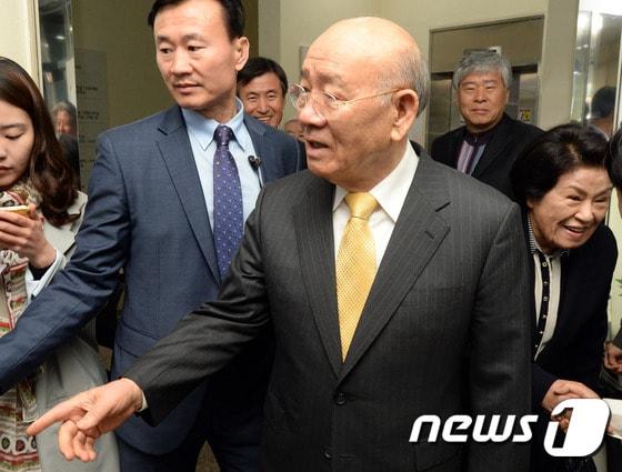 본문 이미지 - 전두환 전 대통령 2016.4.13/뉴스1 ⓒ News1 최현규 기자
