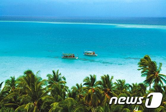 본문 이미지 - ‘다이아몬드 아투루카’는 아름다운 수중환경과 크리스탈 라군으로 유명하다. (허니문리조트 제공)ⓒNews1travel