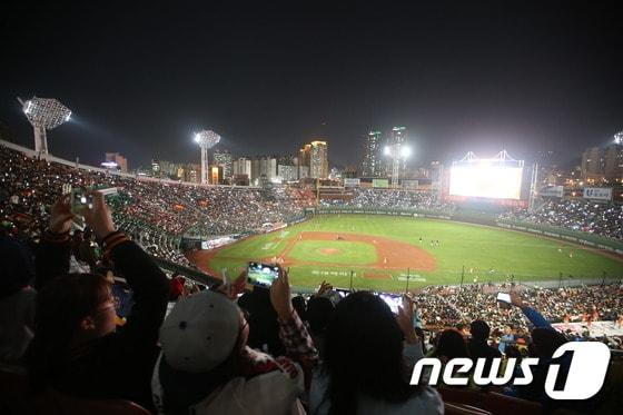 본문 이미지 - 사직야구장(롯데자이언츠 제공) 2018.3.28/뉴스1 ⓒ News1 DB