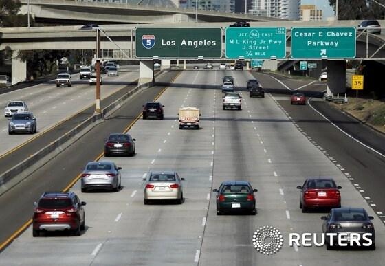 본문 이미지 - 미국 샌디에이고의 한 고속도로. REUTERS/Mike Blake