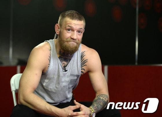 본문 이미지 - 은퇴를 선언한 UFC 페더급 챔피언 코너 맥그리거(27·아일랜드) ⓒ AFP=News1