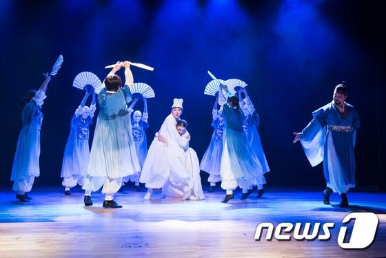 본문 이미지 - 전주 한옥마을 야간공연/뉴스1 DB