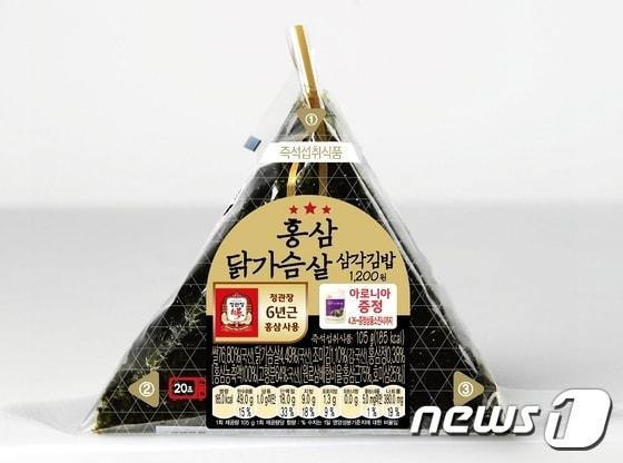 본문 이미지 - ⓒ News1 세븐일레븐은 정관장과 함께 '홍삼 닭가슴살 삼각김밥'을 선보인다.