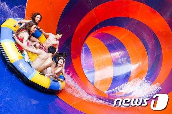 본문 이미지 - 비발디파크 오션월드가 30일부터 야외 개장 등 전 시설물을 개장한다.(오션월드제공)2016.4.27/뉴스1 ⓒ News1 정진욱 기자