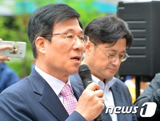 본문 이미지 - 신경민 더불어민주당 의원2016.4.27/뉴스1 ⓒ News1 구윤성 기자