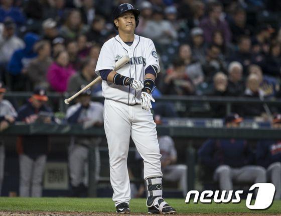본문 이미지 - 시애틀 매리너스 내야수 이대호가 전날 멀티홈런에도 6일(한국시간) 휴스턴전에 결장했다.  ⓒ AFP=News1