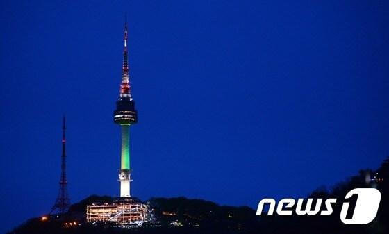본문 이미지 - 남산 서울타워. 2016.4.27/뉴스1 ⓒ News1 송원영 기자