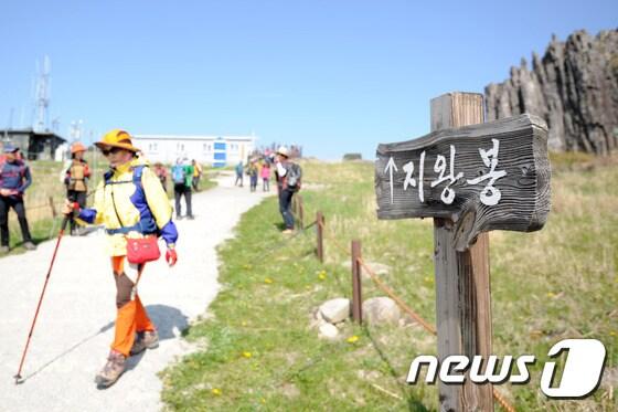 본문 이미지 - 광주 무등산국립공원 정상 개방. /뉴스1 ⓒ News1