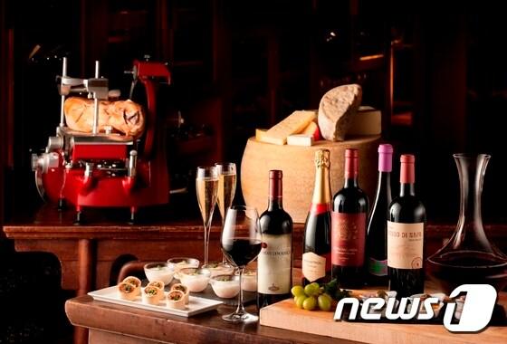 본문 이미지 - 바 루즈 와인 뷔페.(JW 메리어트 호텔 서울 제공)ⓒNews1travel